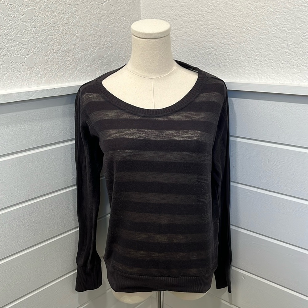 Active basic sheer long sleeve top
